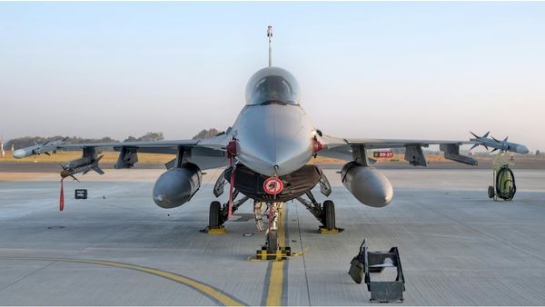 Pakistan Secretly Helped Iran Protect Military Aircraft From Possible US Strikes, Claims US Official