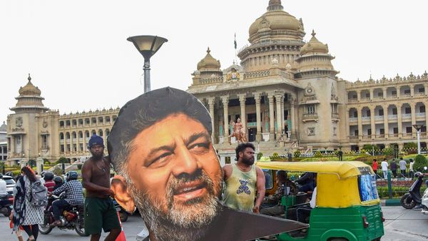 DK Shivakumar Swearing-In Ceremony: Bengaluru Police Issue Traffic Diversions, No-Parking Advisory