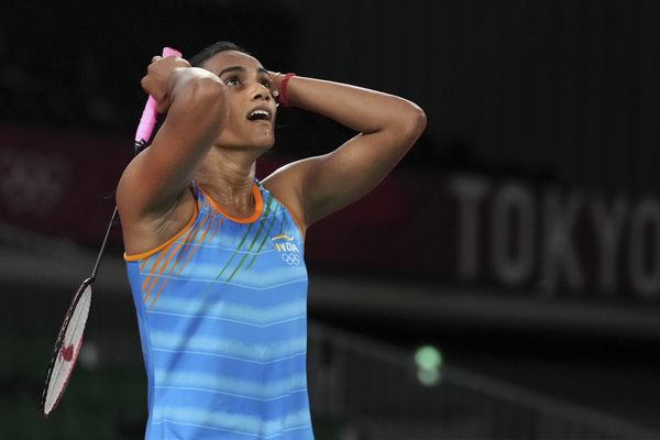 ଫଟୋ : ଟୋକିଓ ଅଲିମ୍ପିକ୍ସରେ ପଦକ ଜିତିଲେ ପିଭି ସିନ୍ଧୁ; ଦେଖନ୍ତୁ ସେହି ସମୟର ମୁହୂର୍ତ୍ତକୁ