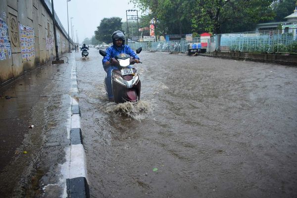 ଅସରାଏ ବର୍ଷାରେ ବୁଡିଲା ଭୁବନେଶ୍ୱର, ରାସ୍ତା ଲହଡ଼ି ଭାଙ୍ଗିଲା ପାଣି 