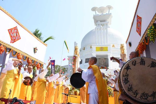 ଧଉଳି ଶାନ୍ତିସ୍ତୂପର ସୁବର୍ଣ୍ଣ ଜୟନ୍ତୀରେ ବୌଦ୍ଧ ସାଧୁସନ୍ଥ