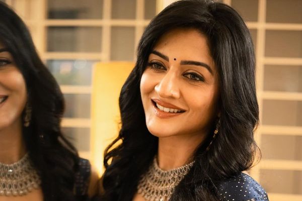 കറുപ്പിന് ഏഴഴക്; സാരിയിൽ അതി സുന്ദരിയായി വിമല രാമൻ, പ്രായം പോലും വെറും അക്കം മാത്രം