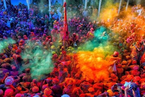 Holi 2024: હોળીમાં તમારી ત્વચા અને વાળની આ રીતે રાખો​સંભાળ