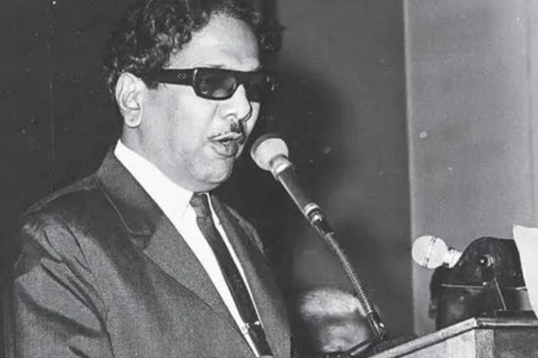 பலரும் பார்த்திடாத கலைஞர் கருணாநிதியின் அறிய புகைப்படங்கள்!