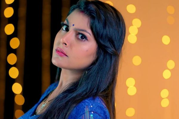 'गोली मारब सवतीन के' भोजपुरी गाने में माही श्रीवास्तव ने बिखेरा जलवा, तस्वीरें देख आप भी हो जाएंगे दीवाने