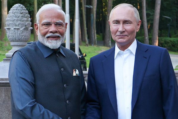 Prime Minister Narendra Modi Receives Warm Welcome From President Putin In Moscow