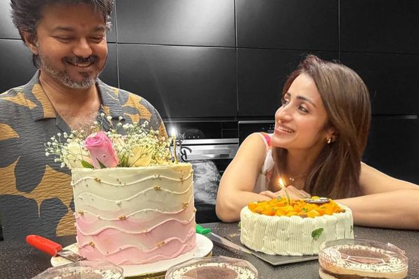 முதல்வர் விஜய் பிறந்தநாளுக்காக திரிஷா கொடுத்த விதவிதமான கேக்.. அப்படி அதில் என்ன ஸ்பெஷல்? ருசிக்க தேடும் ஃபேன்ஸ்!