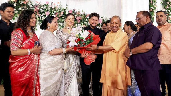 যোগী, অখিলেশ থেকে গম্ভীর, কুলদীপের বিয়ের রিসেপশনে চাঁদের হাট