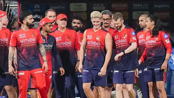 ওয়াংখেড়েতে মুম্বইকে ১৮ রানে হারিয়ে দাপুটে জয় বেঙ্গালুরুর