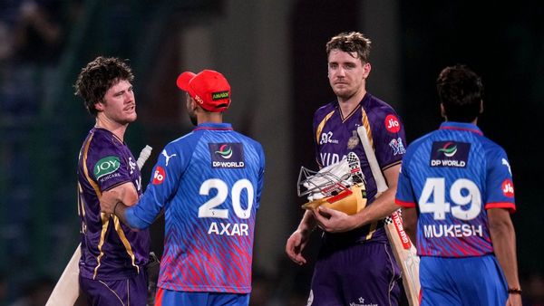 ফিন অ্যালেনের বিধ্বংসী সেঞ্চুরিতে দিল্লিকে হারাল কলকাতা, প্লে-অফের লড়াইয়ে ফিরল নাইটরা