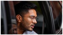 নওদায় তৃণমূলের সভাস্থলে বিশৃঙ্খলা, চেয়ার ছোড়াছুড়ি, অভিষেক আসার আগেই বিক্ষোভ