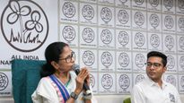 ইদের আগে কেন তড়িঘড়ি বদলি? নির্বাচন কমিশনকে তোপ দেগে প্রশ্ন তুললেন মমতা