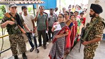 বুধবার দ্বিতীয় দফায় ১৪২ আসনে হাইভোল্টেজ ভোটগ্রহণ, প্রস্তুত কেন্দ্রীয় বাহিনী