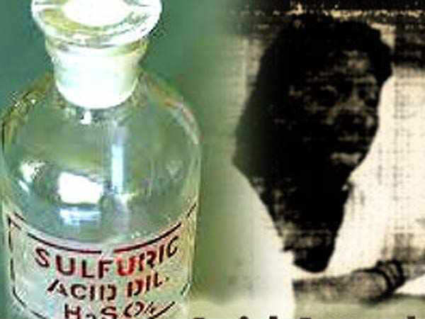 অ্যাসিড আক্রমণ অ্যাসিড আক্রমণ