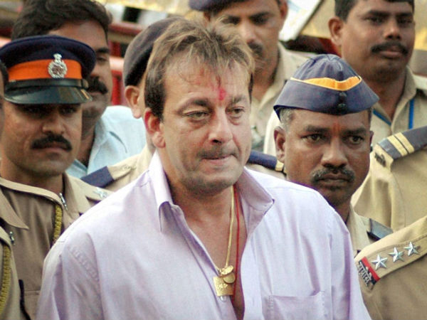 Sanjay Dutt gets parole for one month, protest against order Sanjay Dutt gets parole for one month, protest against order