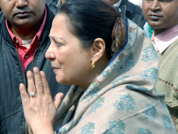 কিছুক্ষণ আরও না হয় রহিতে কাছে... কিছুক্ষণ আরও না হয় রহিতে কাছে...