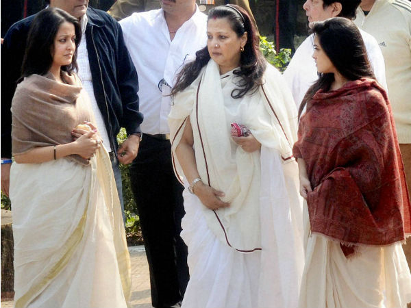 কিছুক্ষণ আরও না হয় রহিতে কাছে... কিছুক্ষণ আরও না হয় রহিতে কাছে...