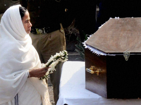 কিছুক্ষণ আরও না হয় রহিলে কাছে... কিছুক্ষণ আরও না হয় রহিলে কাছে...