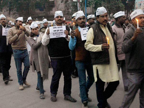 কংগ্রেসকে তুলোধনা করে আপ-এ যোগ মহাত্মা গান্ধীর নাতির কংগ্রেসকে তুলোধনা করে আপ-এ যোগ মহাত্মা গান্ধীর নাতির
