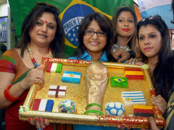 আলোড়িত সুন্দরীরাও