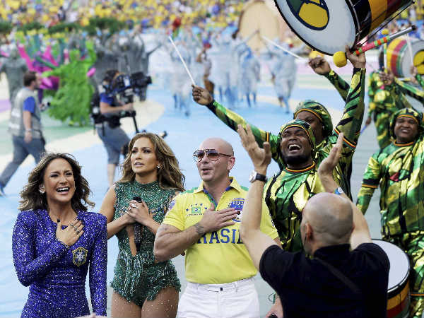 বাজে ঝমঝম বাজনা