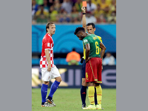 লাল কার্ড লাল কার্ড