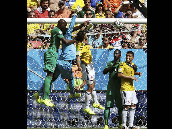 ঘর বাঁচাতে মরিয়া ঘর বাঁচাতে মরিয়া