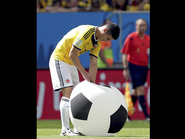 দেখি তো জিনিসটা! দেখি তো জিনিসটা!