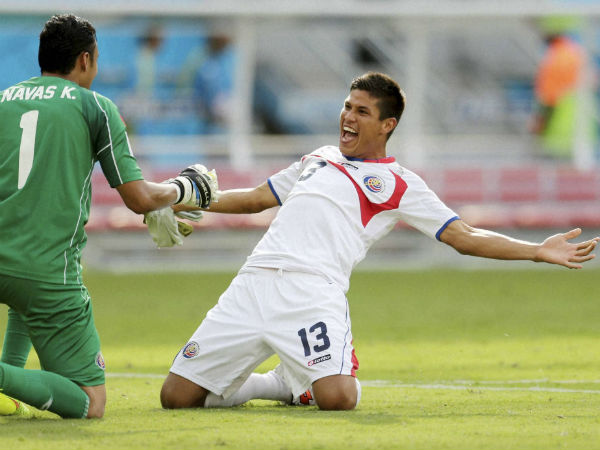 আনন্দের মুহূর্তে