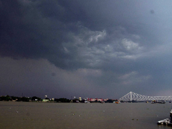 আবার এসেছে আষাঢ় আকাশ ছেয়ে