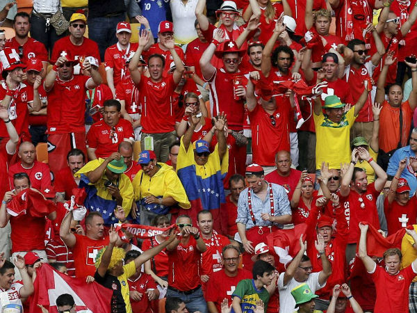 লালে লাল লালে লাল