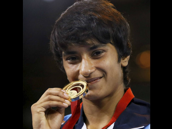 ভিনেশ - সোনা