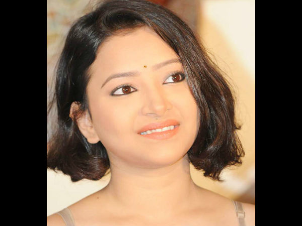 হাতে নাতে ধরা পড়লেন শ্বেতা হাতে নাতে ধরা পড়লেন শ্বেতা