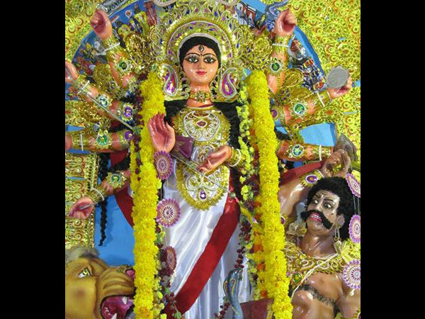 কলকাতার মন্ডপে মা দূর্গাও এবার 'থ্রিডি'-র মায়ায় কলকাতার মন্ডপে মা দূর্গাও এবার 'থ্রিডি'-র মায়ায়