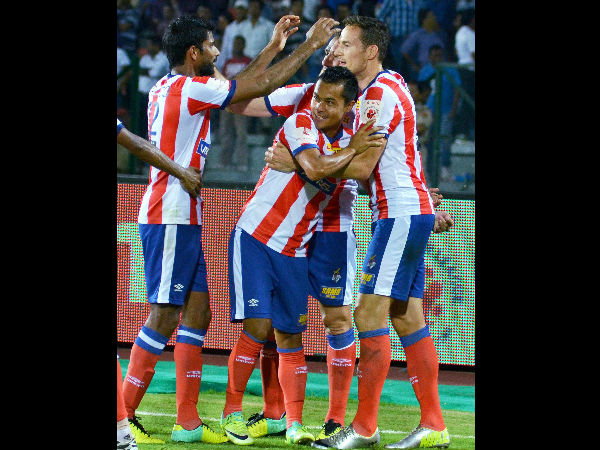 (ছবি) আইএসএল : ১০ খেলোয়াড় নিয়ে নর্থইস্ট-কে হারিয়ে টানা দ্বিতীয়বার জয়ী কলকাতা (ছবি) আইএসএল : ১০ খেলোয়াড় নিয়ে নর্থইস্ট-কে হারিয়ে টানা দ্বিতীয়বার জয়ী কলকাতা