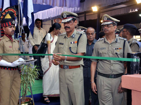 সারদা কেলেঙ্কারি :কলকাতা পুলিশের শীর্ষ কর্তাদের ভূমিকা কী? সারদা কেলেঙ্কারি :কলকাতা পুলিশের শীর্ষ কর্তাদের ভূমিকা কী?