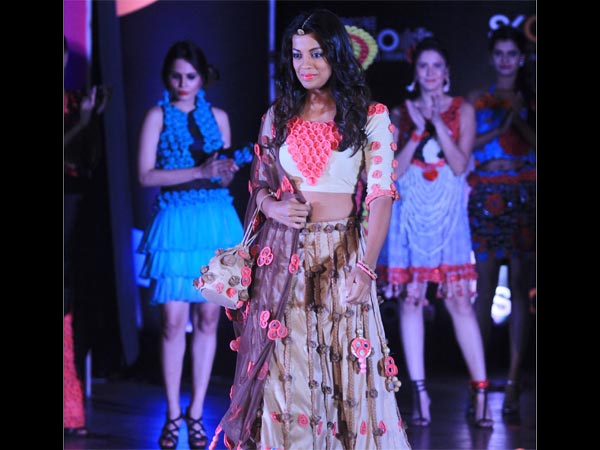 শোস্টপার মুগ্ধা গডসে