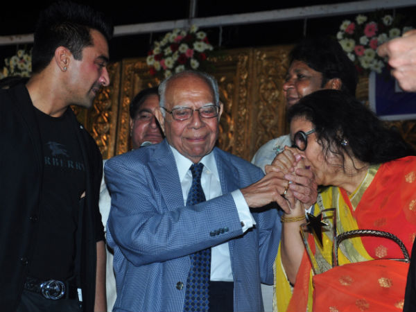 হাতে চুম্বন