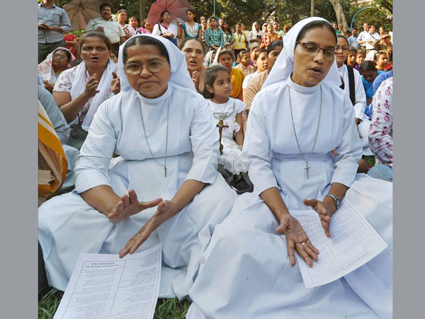 সিস্টার ধর্ষণ কাণ্ড : কাল শহরে আসছেন ভ্যাটিকানের পোপের প্রতিনিধি সিস্টার ধর্ষণ কাণ্ড : কাল শহরে আসছেন ভ্যাটিকানের পোপের প্রতিনিধি