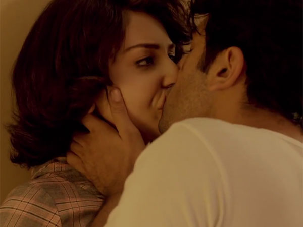 চুমুতে চমক চুমুতে চমক