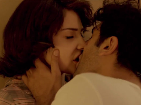 চুমুর দৃশ্য চুমুর দৃশ্য