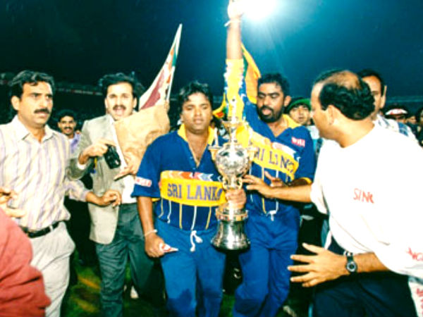 ১৯৯৬ বিশ্বকাপ হাতে রণতুঙ্গা