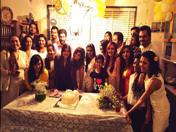 (ছবি) দাদু-দিদা হতে চলেছেন ধর্মেন্দ্র-হেমামালিনী (ছবি) দাদু-দিদা হতে চলেছেন ধর্মেন্দ্র-হেমামালিনী