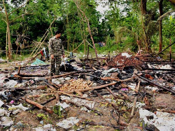 পিংলার ব্রাহ্মণবাড় গ্রামেই ফের বিস্ফোরণ, আতঙ্কে কাঁটা গ্রামবাসীরা পিংলার ব্রাহ্মণবাড় গ্রামেই ফের বিস্ফোরণ, আতঙ্কে কাঁটা গ্রামবাসীরা