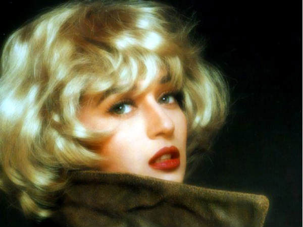 ব্লন্ড লুক ব্লন্ড লুক