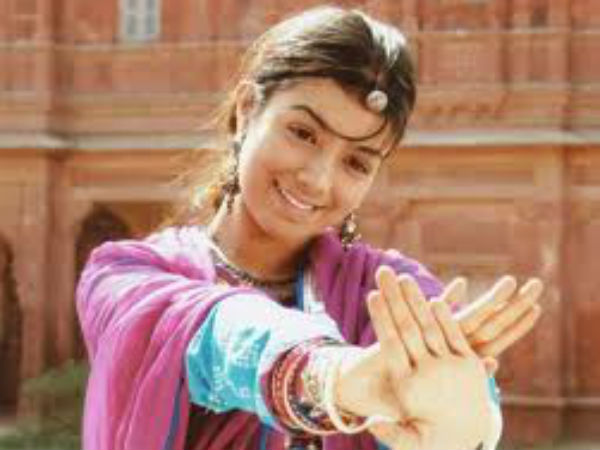 আয়েষা তাকিয়া আয়েষা তাকিয়া