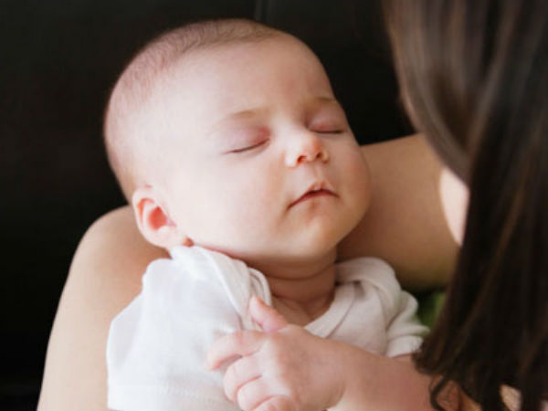 কাফেতে সন্তান প্রসব করার পরও গেমস খেলতে ব্যস্ত যুবতী 'মা'! কাফেতে সন্তান প্রসব করার পরও গেমস খেলতে ব্যস্ত যুবতী 'মা'!