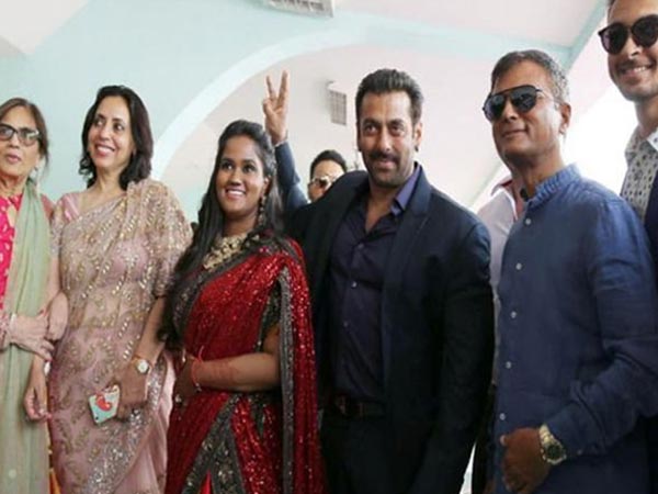 পরিবারের সঙ্গে পরিবারের সঙ্গে