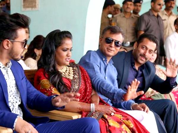 বেয়াইয়ের সঙ্গে বেয়াইয়ের সঙ্গে