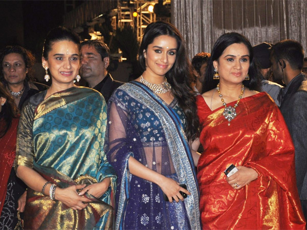 মা ও মাসির সঙ্গে